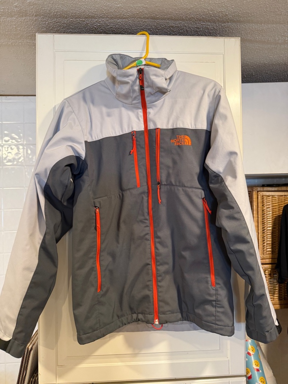 The North Face Men's Two-Tone Gray Jacket with Orange Zippers size XS 3:30